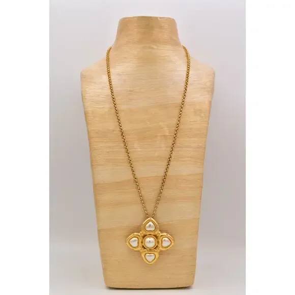 Givenchy Vintage Heart Pearl Necklace Pearl Brushed Gold Signed 80s 1980s BinBN - Picture 6 of 12